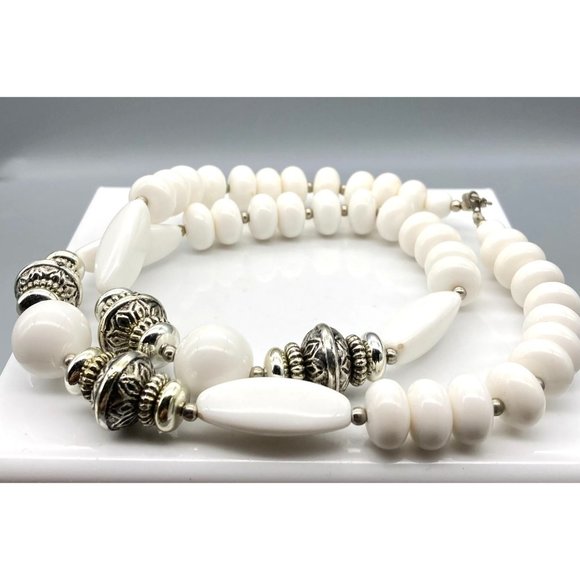 Vintage White Lucite Beaded Necklace with Silver Tone Spacers for a Classic - Picture 4 of 4
